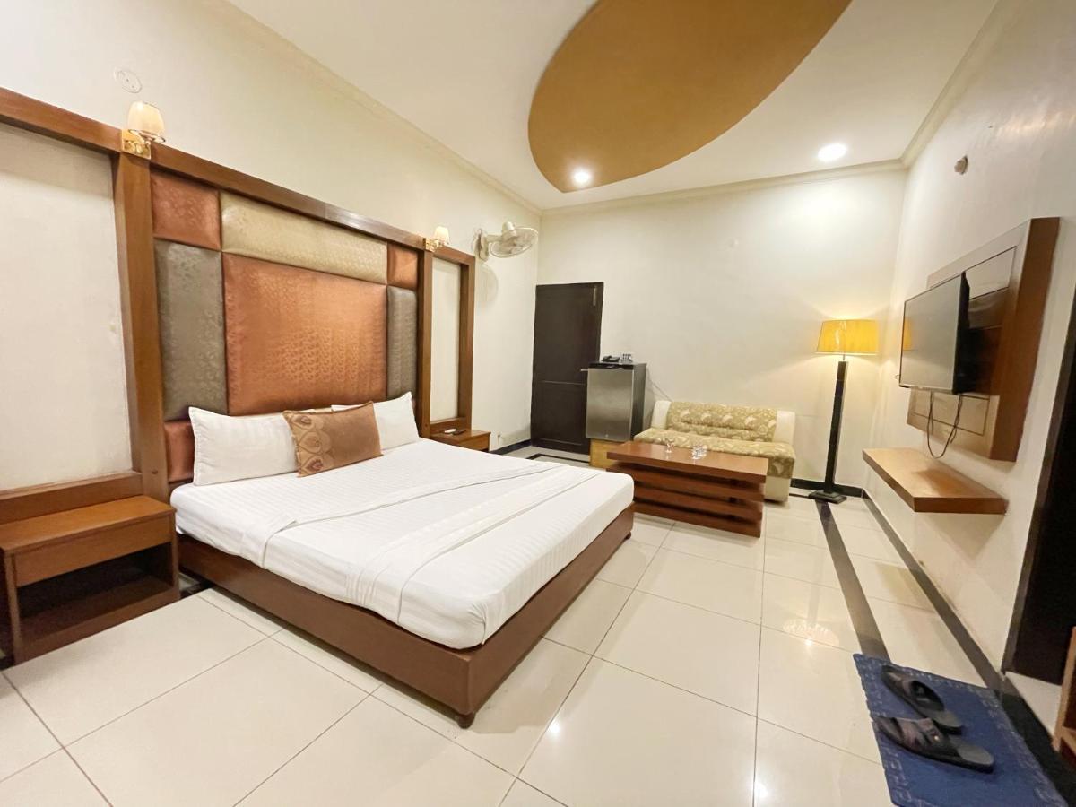 Hotel Multan Exterior photo