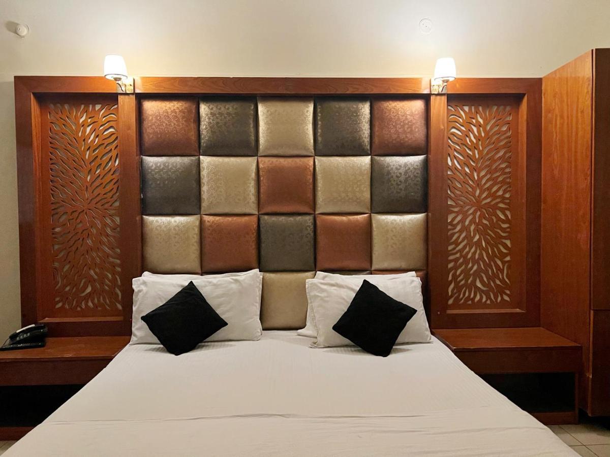 Hotel Multan Exterior photo