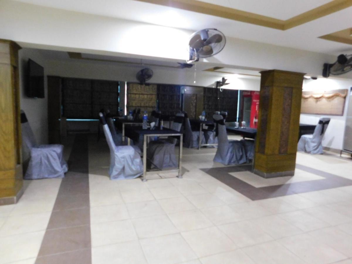 Hotel Multan Exterior photo